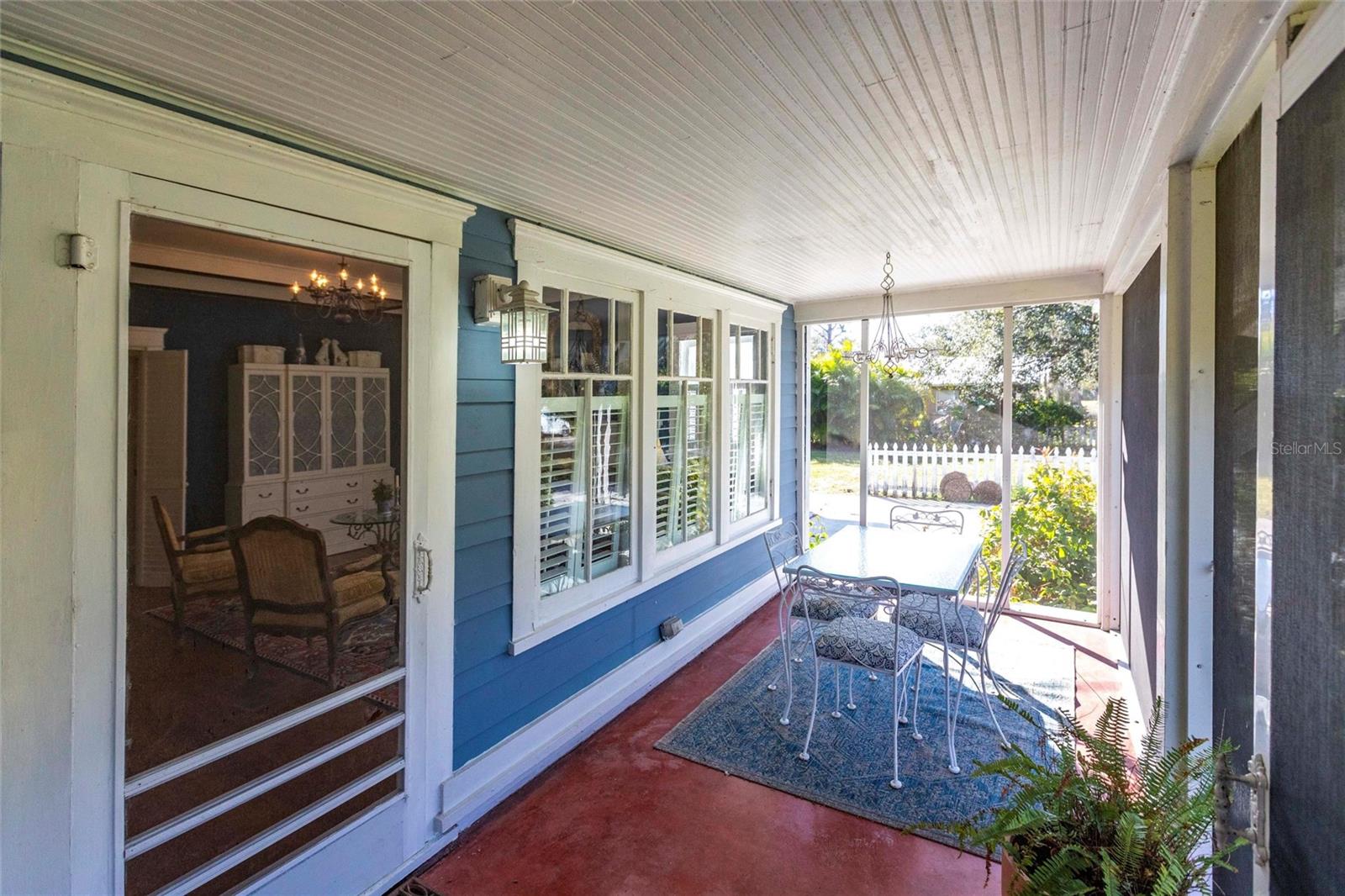 1102 N ARCADIA AVE photo 2