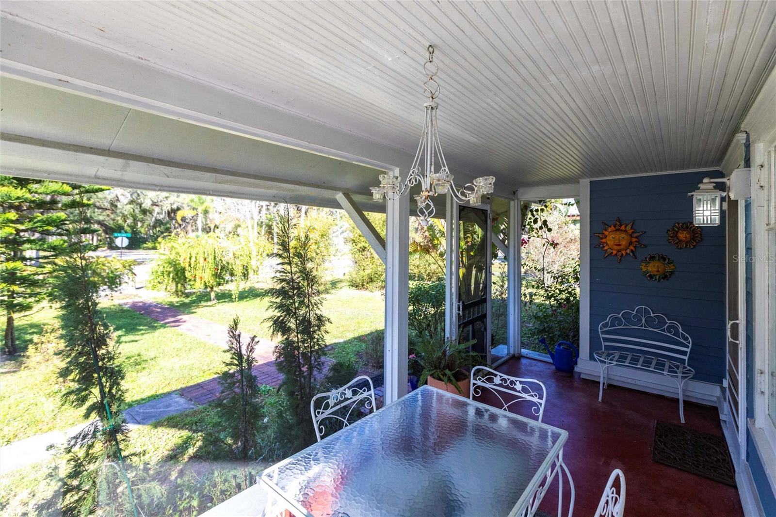 1102 N ARCADIA AVE photo 3