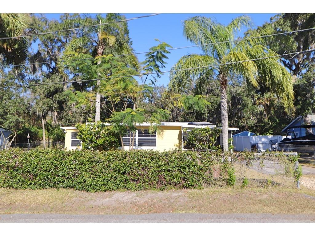 1975 LAKE DR photo 2