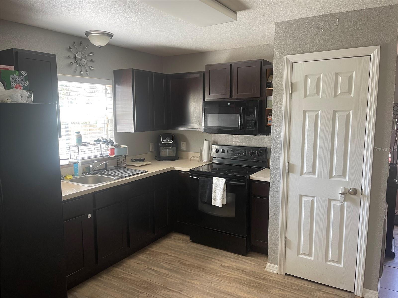 1678 SW HARLEM CIR photo 2