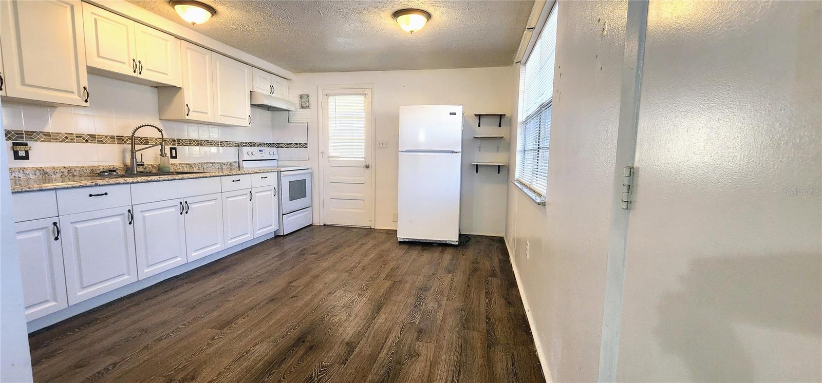 4233 MESA DR photo 2