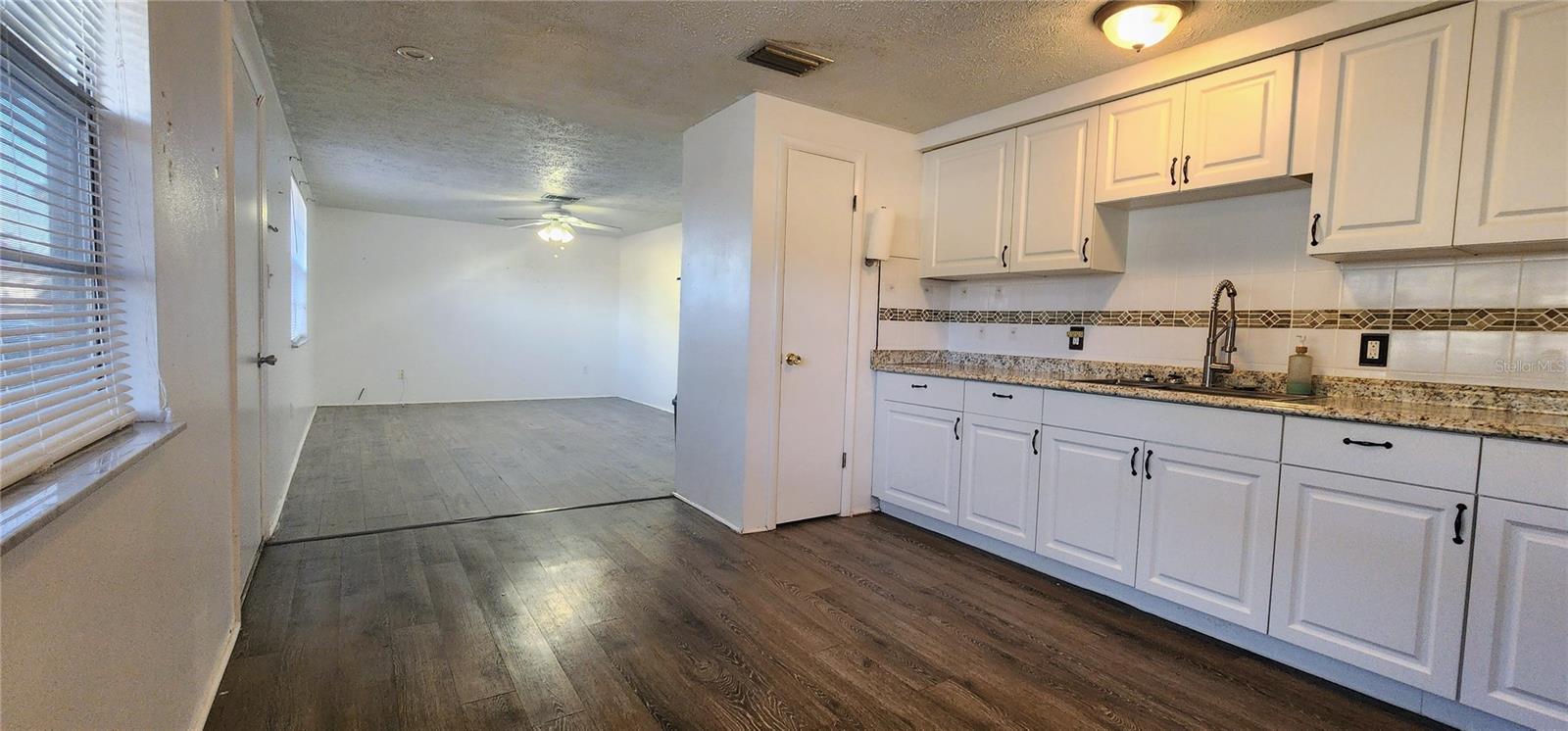 4233 MESA DR photo 3