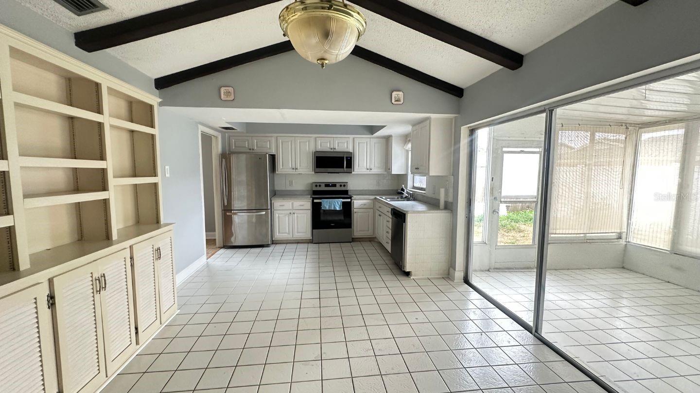 2380 TIMBERCREST CIR W photo 5