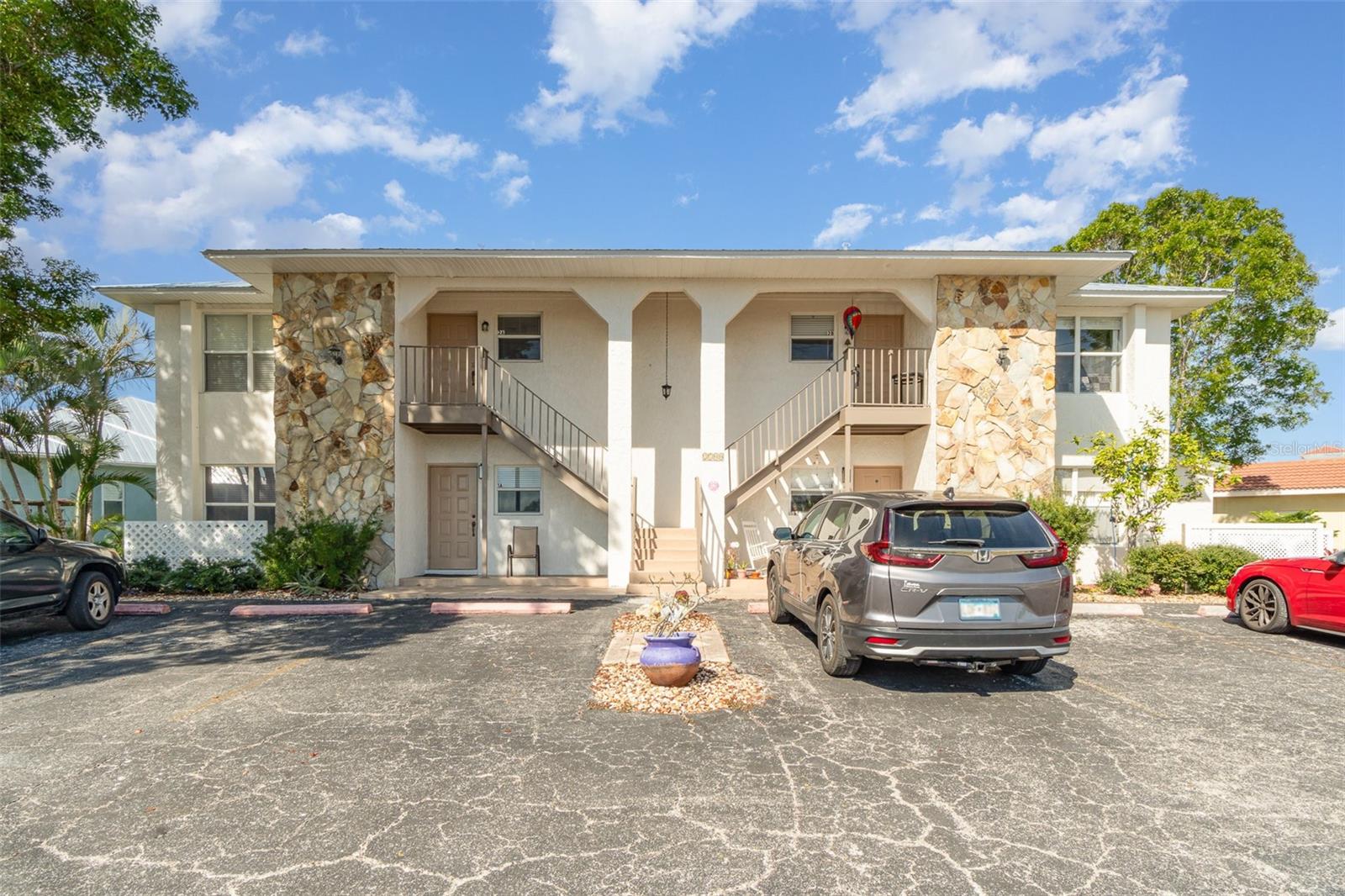 2700 MAGDALINA DR #2B photo 2