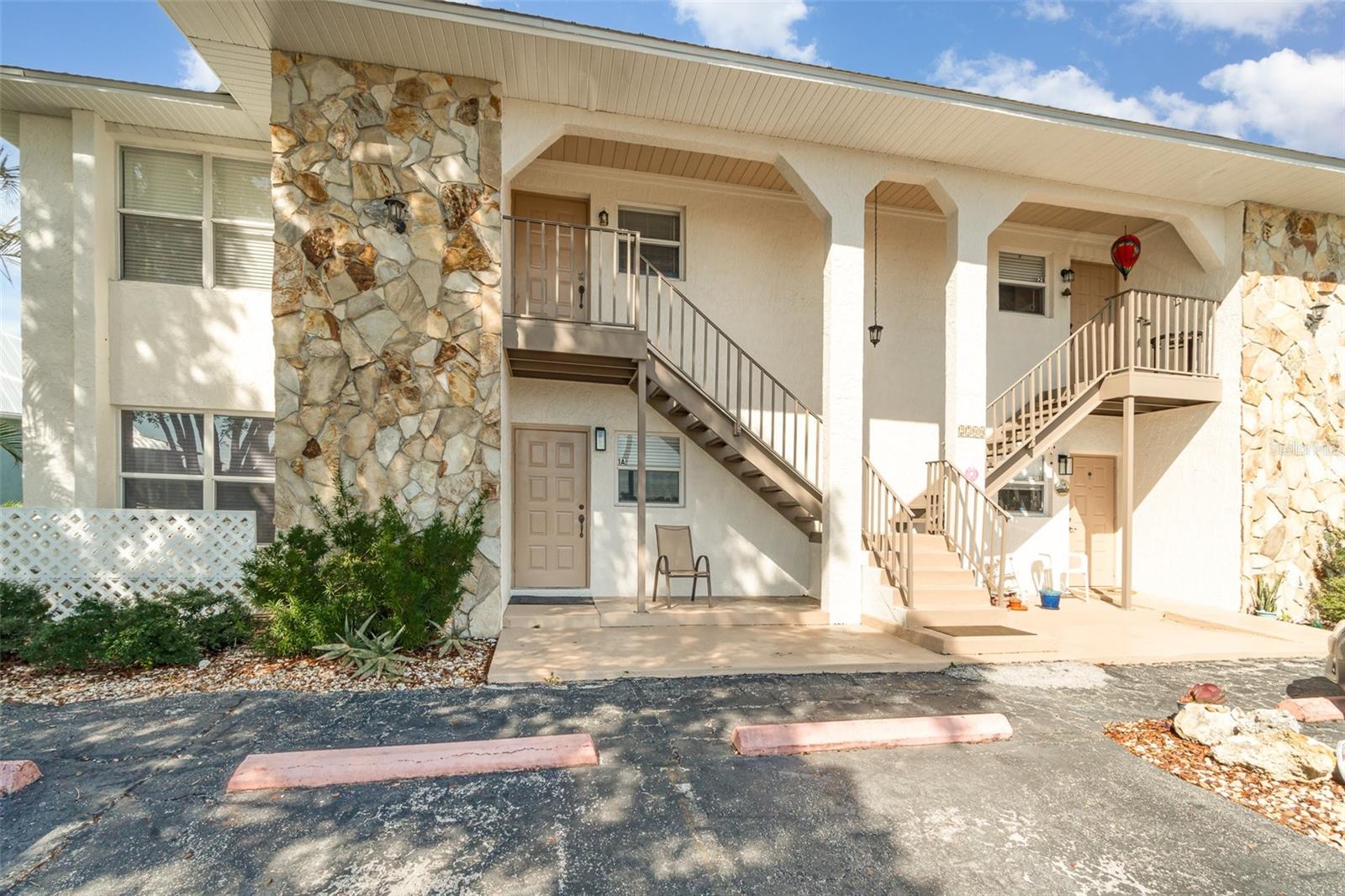 2700 MAGDALINA DR #2B photo 3