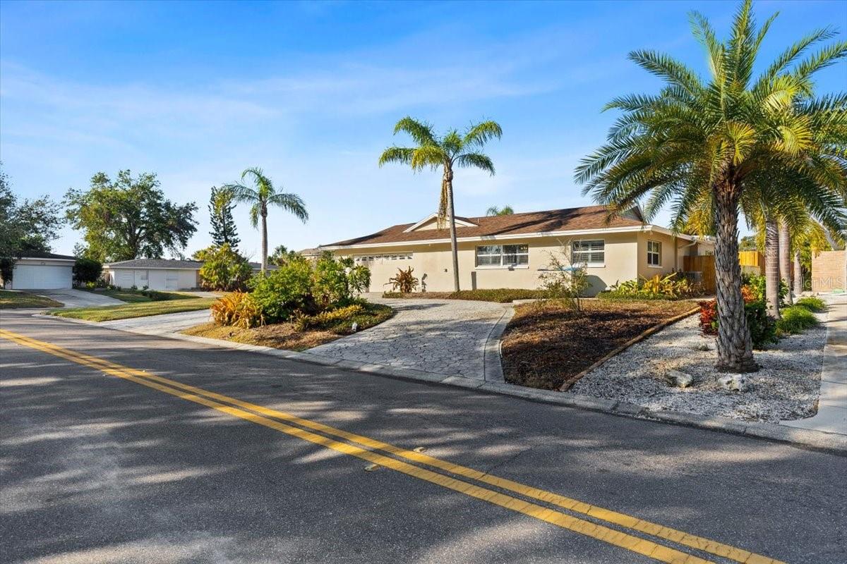 4001 HARBOR HILLS DR photo 4