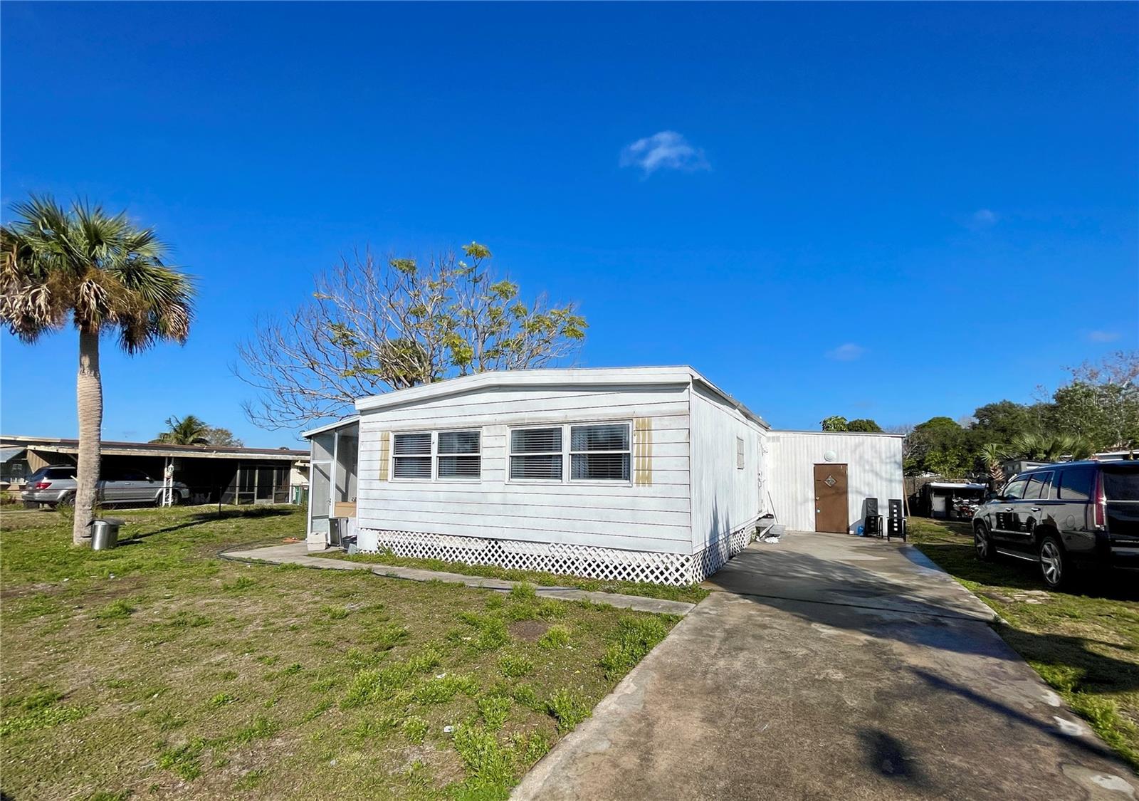 330 CREOLE DR photo 2