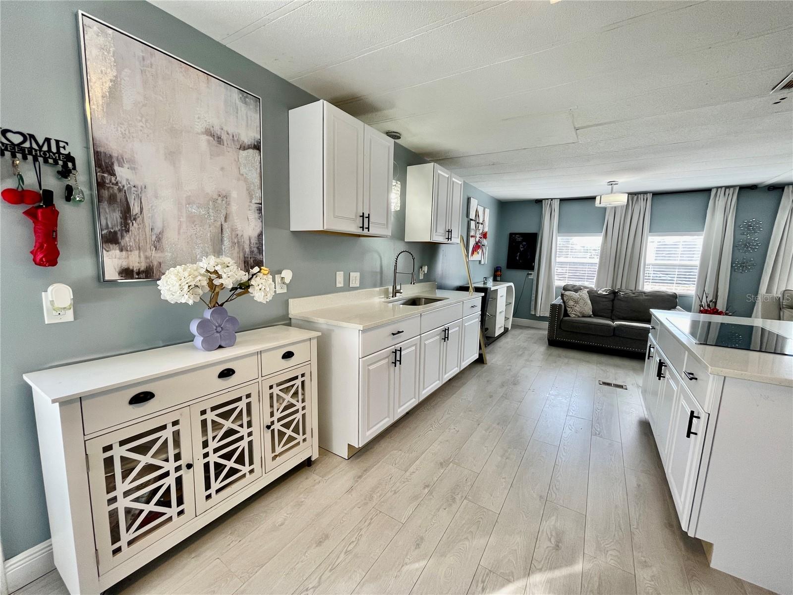 330 CREOLE DR photo 3