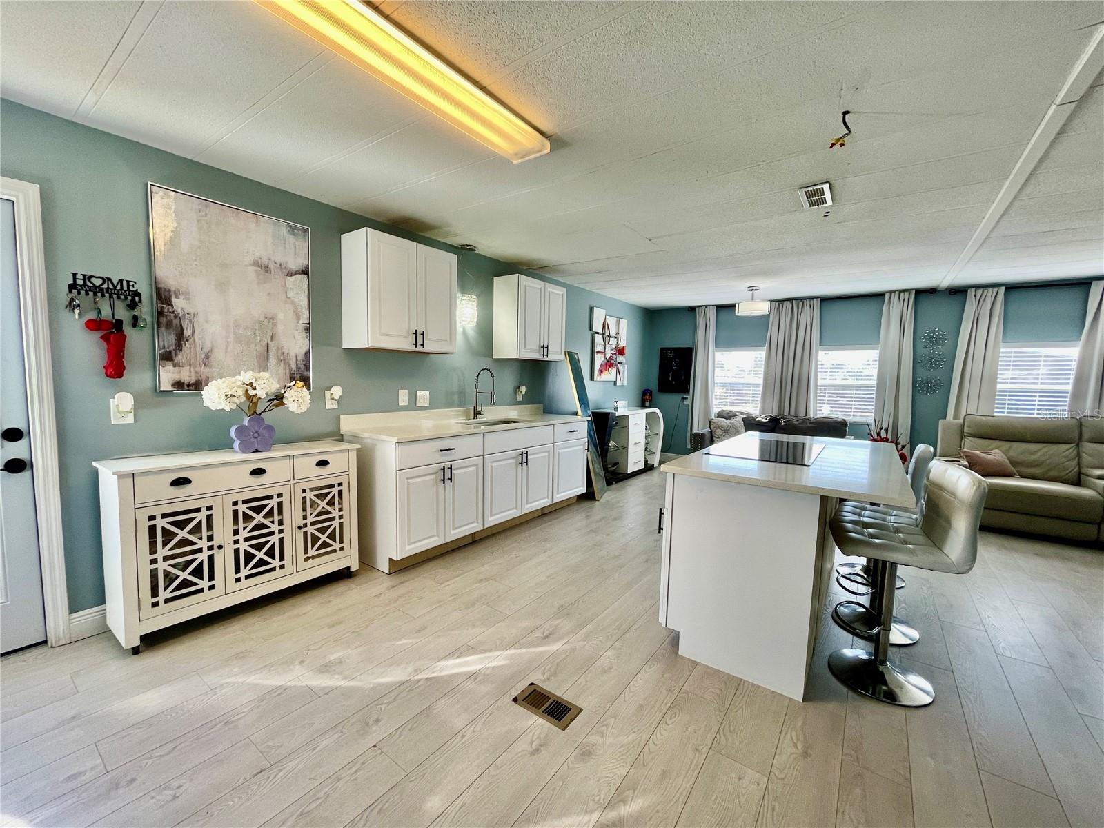 330 CREOLE DR photo 4
