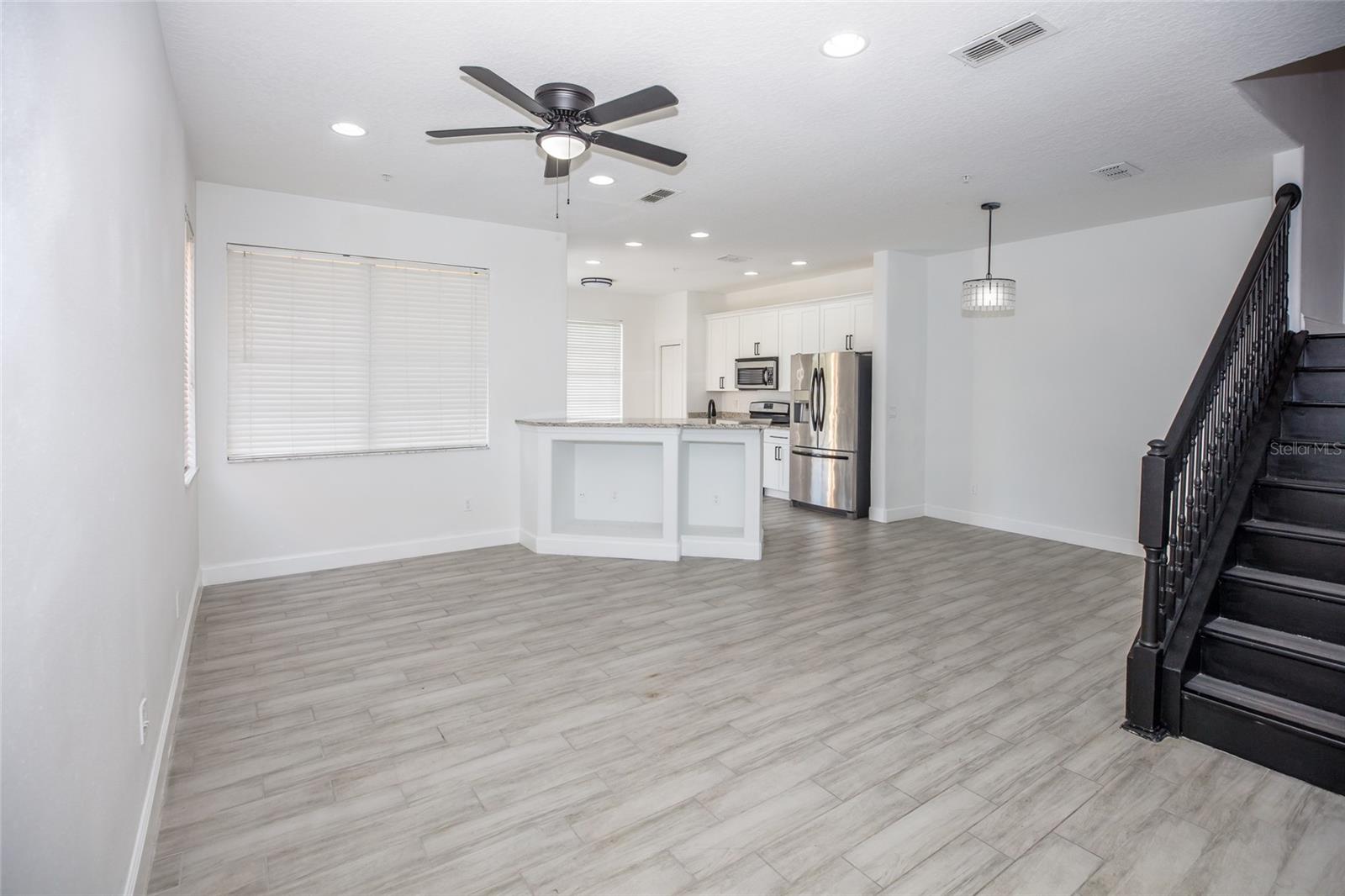 871 ASSEMBLY CT photo 4