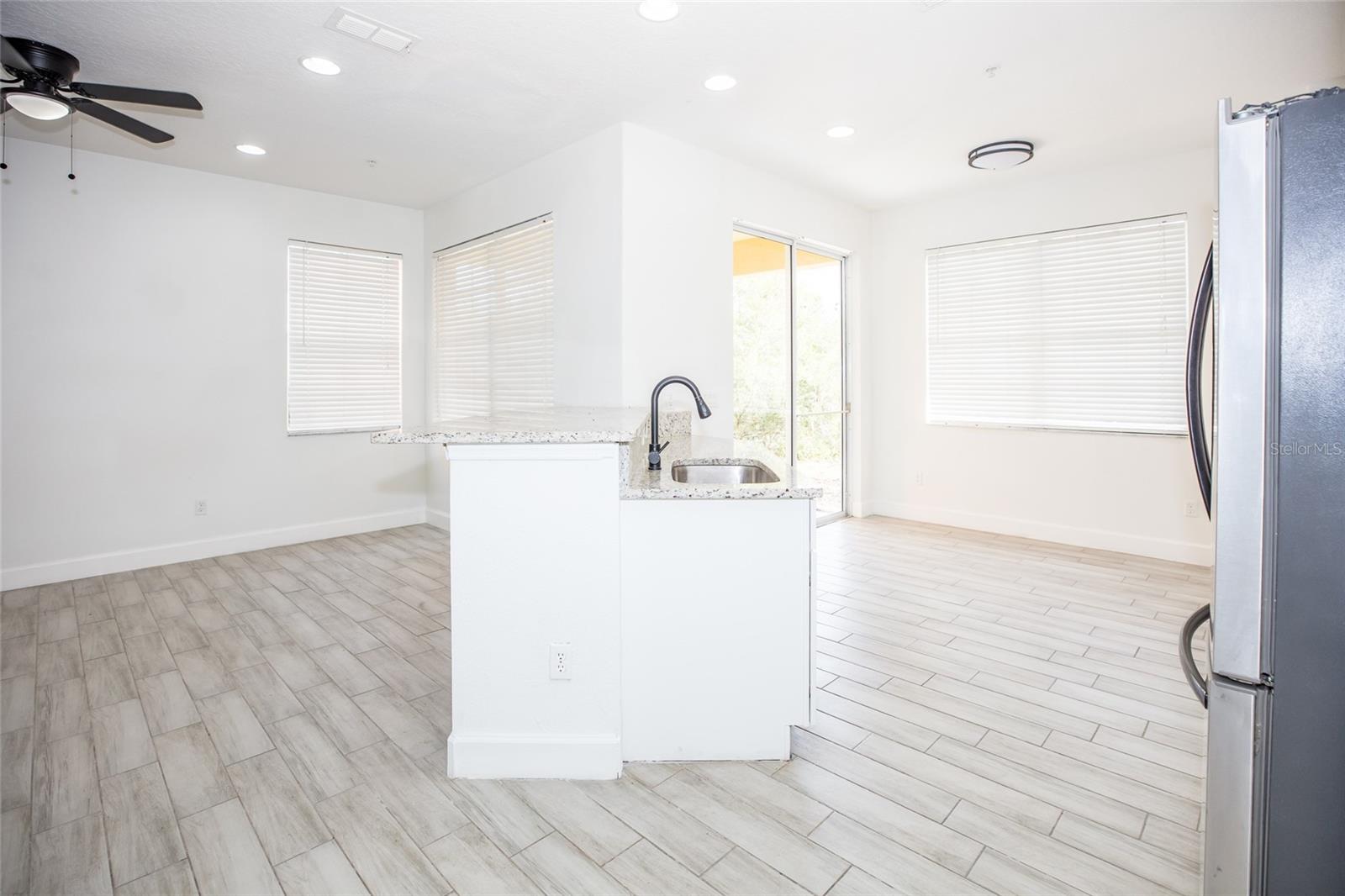 871 ASSEMBLY CT photo 5