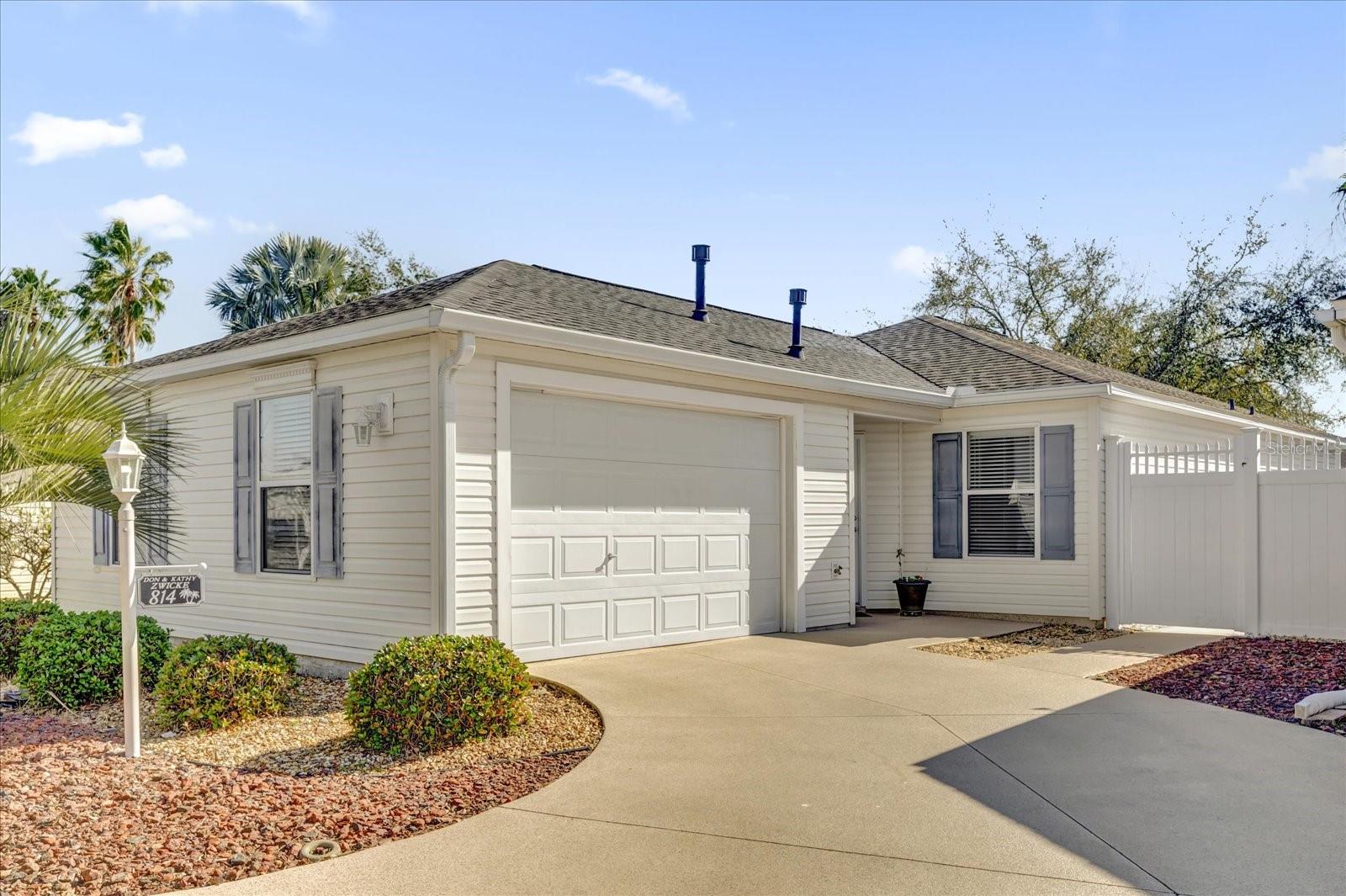 814 HILDA WAY photo 2