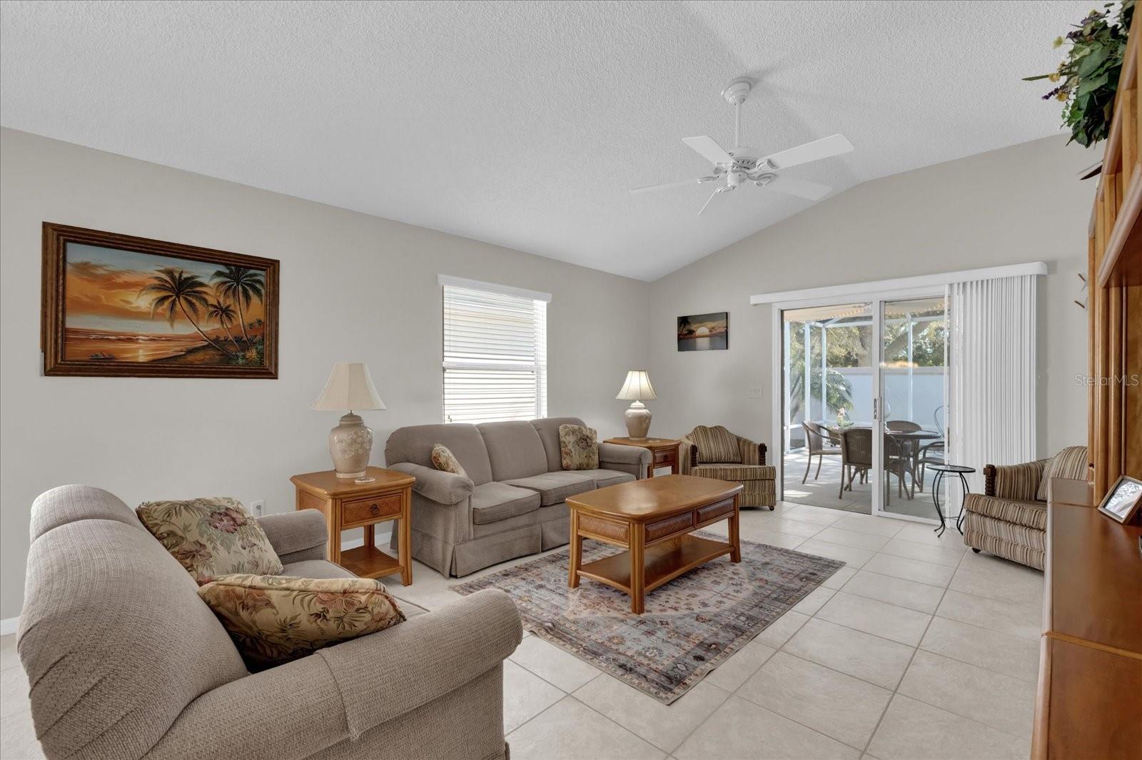 814 HILDA WAY photo 3