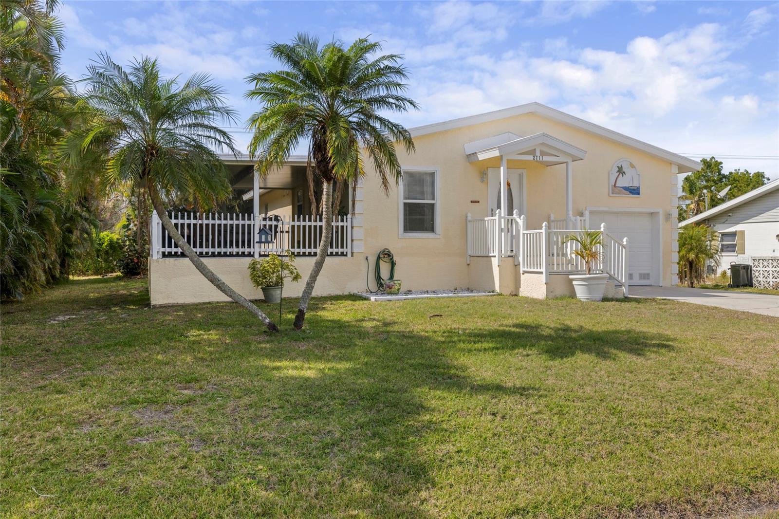 2711 LARKSPUR DR photo 2