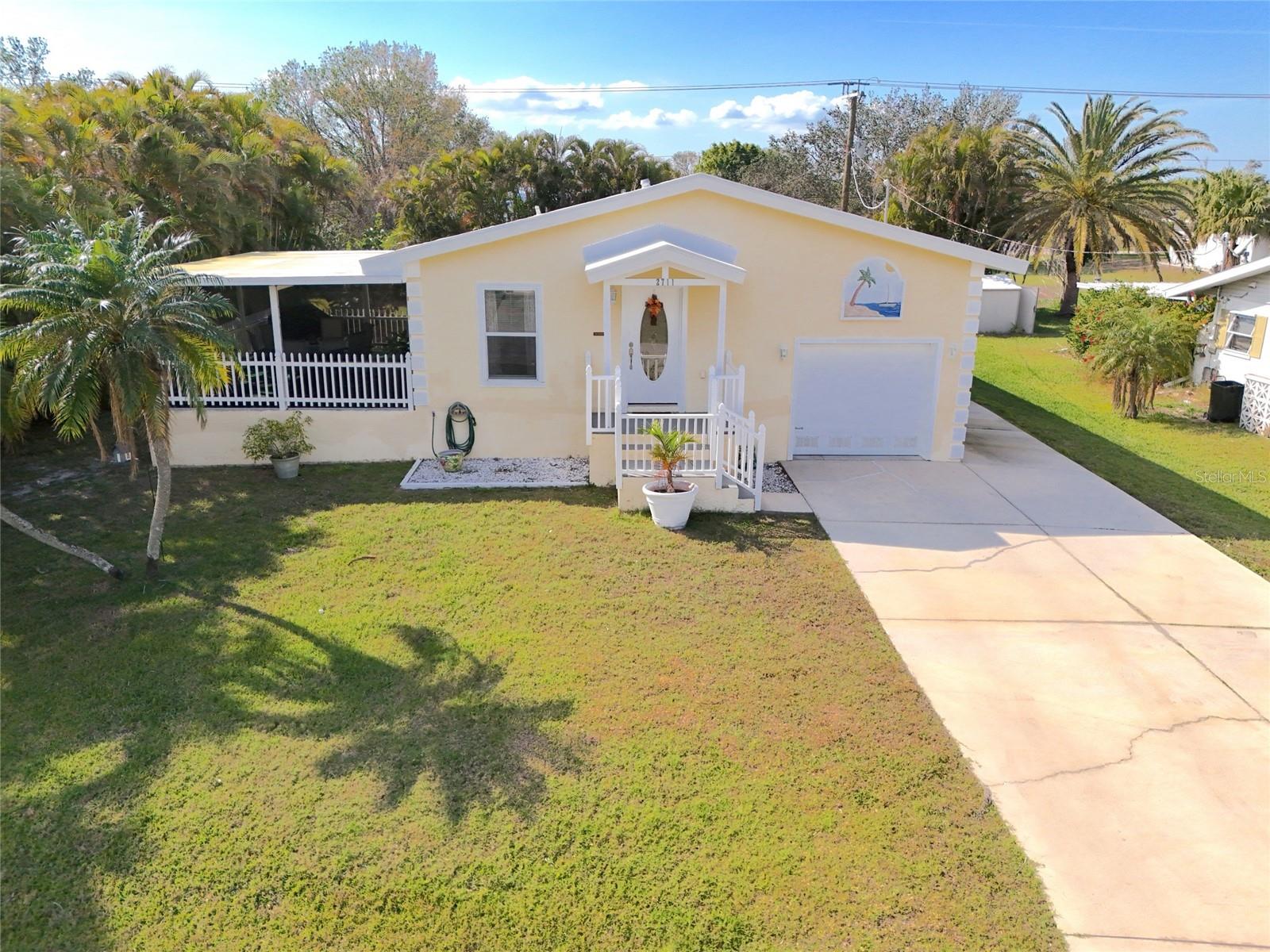 2711 LARKSPUR DR photo 3