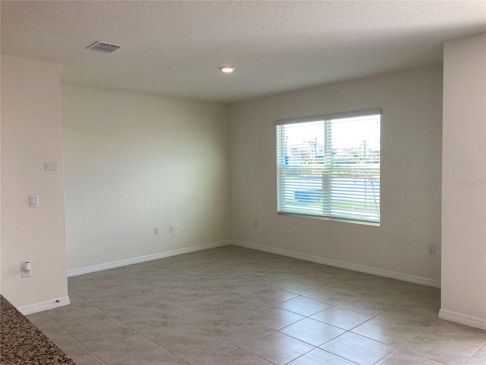 364 PRESTON COVE DR photo 3