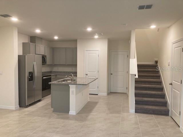 364 PRESTON COVE DR photo 4