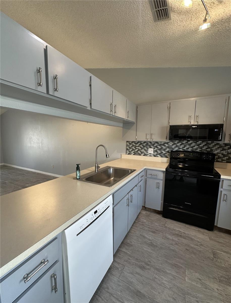10770 43RD ST N #601 photo 3