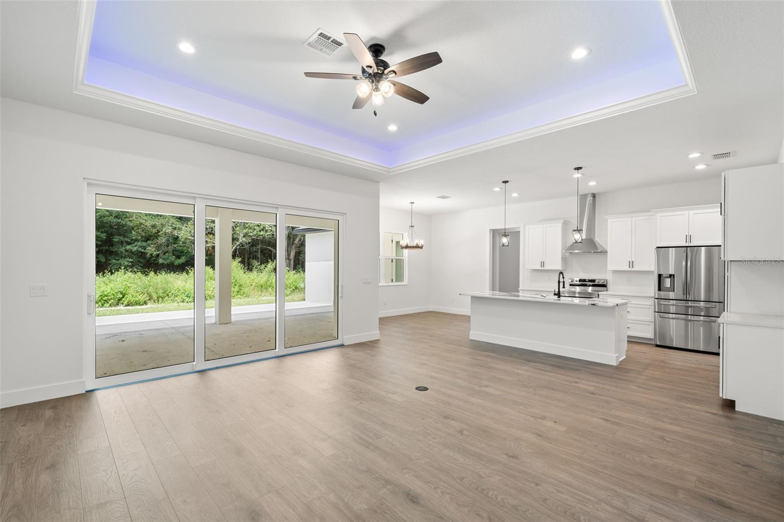 2413 BAYWOOD DR E photo 4