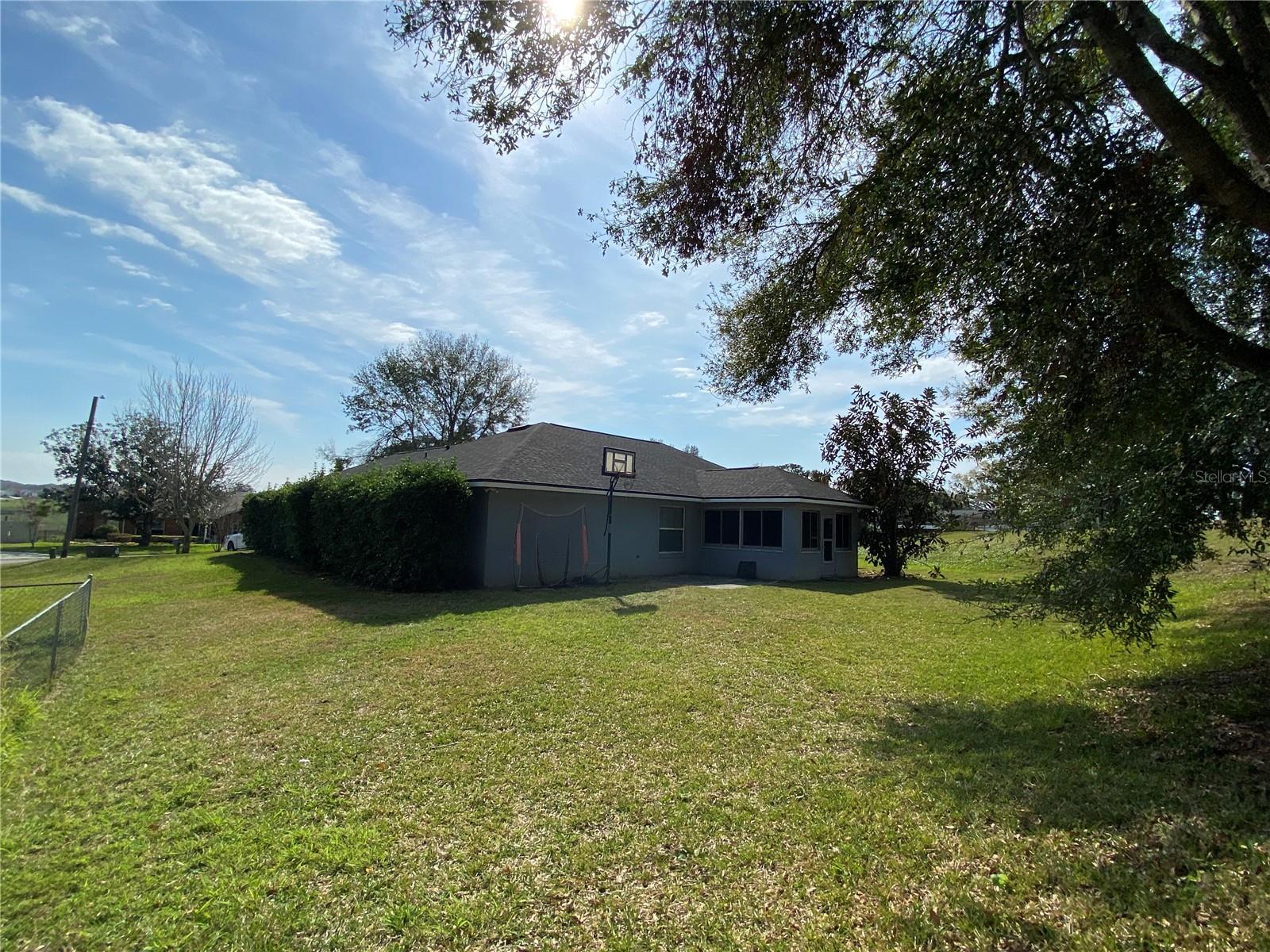 2613 CREST DR photo 2