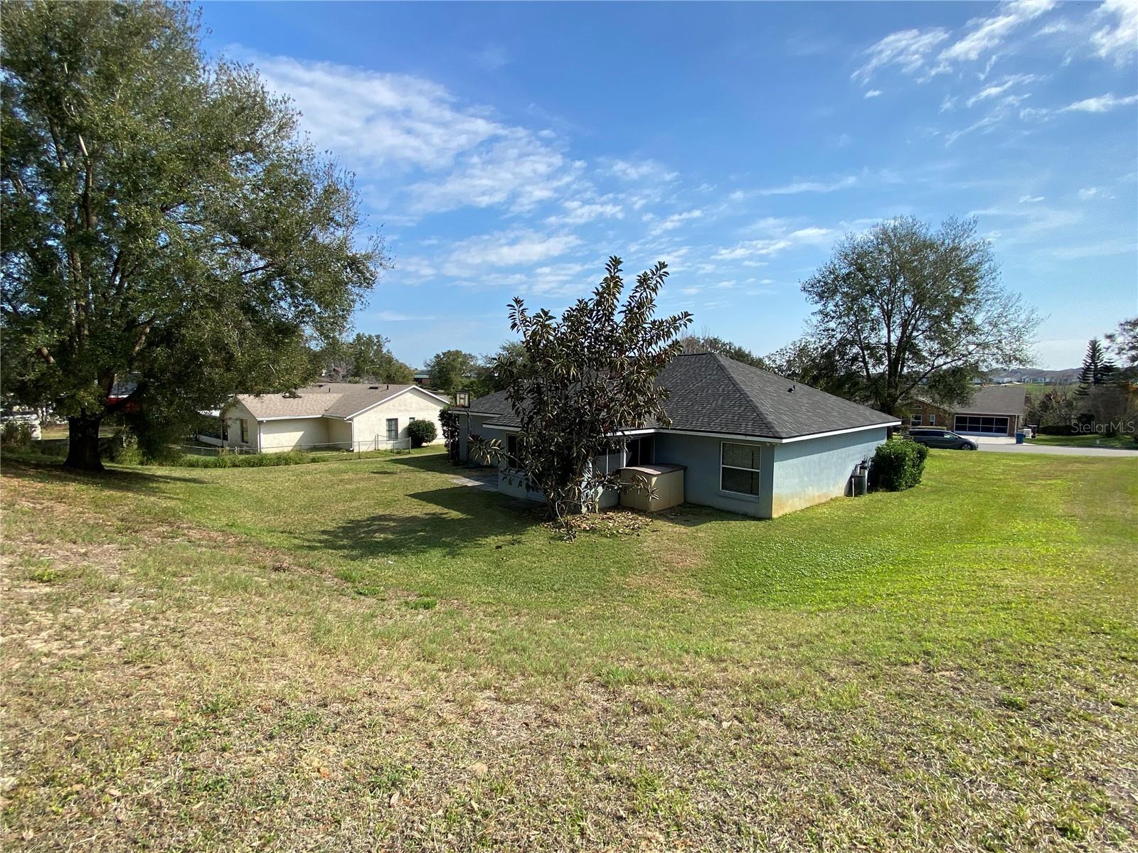 2613 CREST DR photo 3