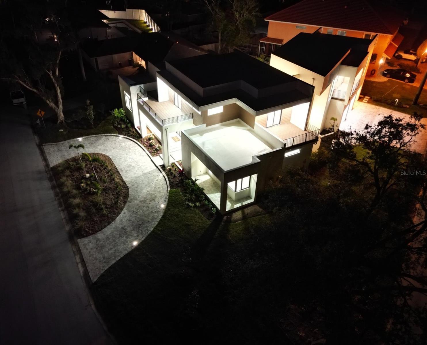 2110 MICHELE DR photo 3