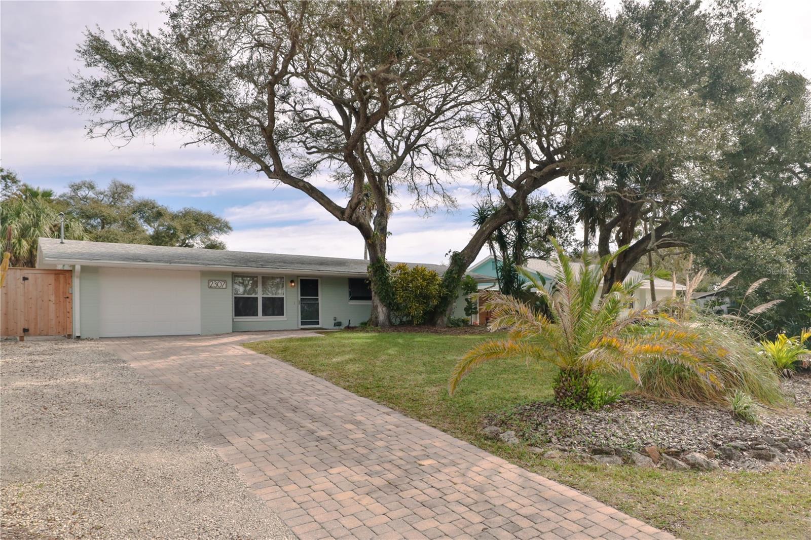 2307 SAXON DR photo 2
