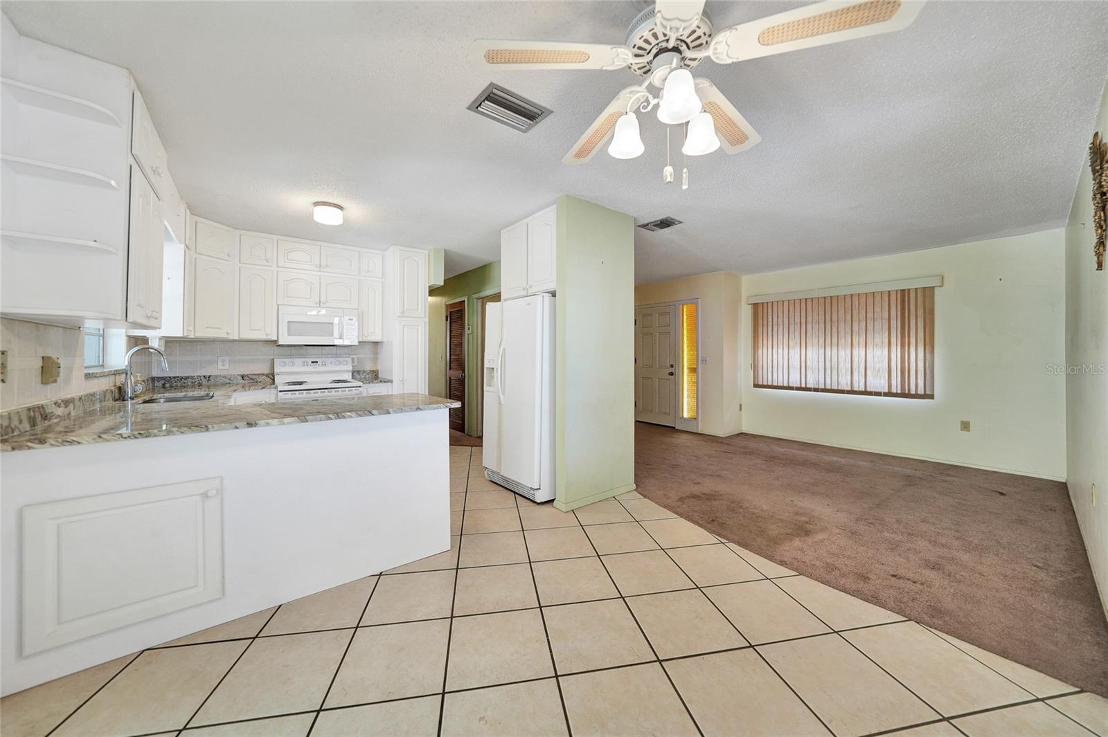 2183 SW LOIS AVE photo 2