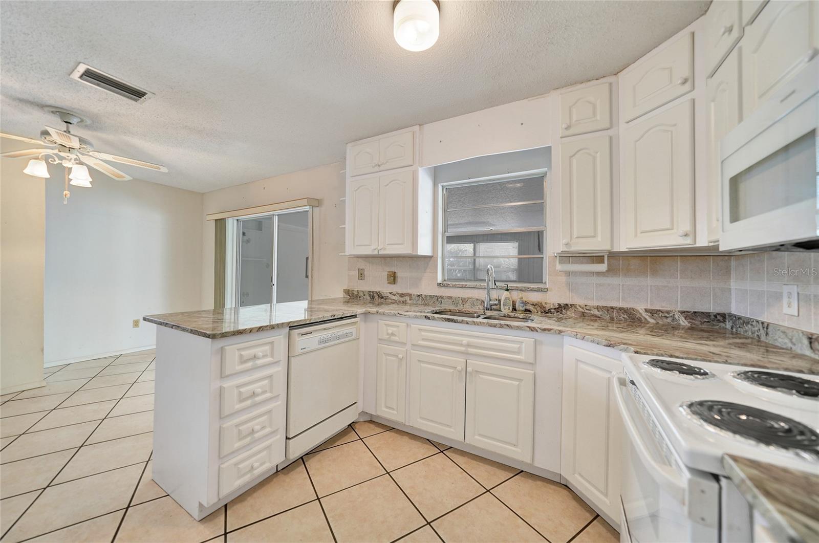 2183 SW LOIS AVE photo 5