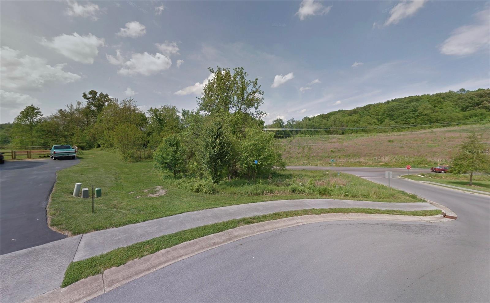 1000 KENNESAW DR photo 2