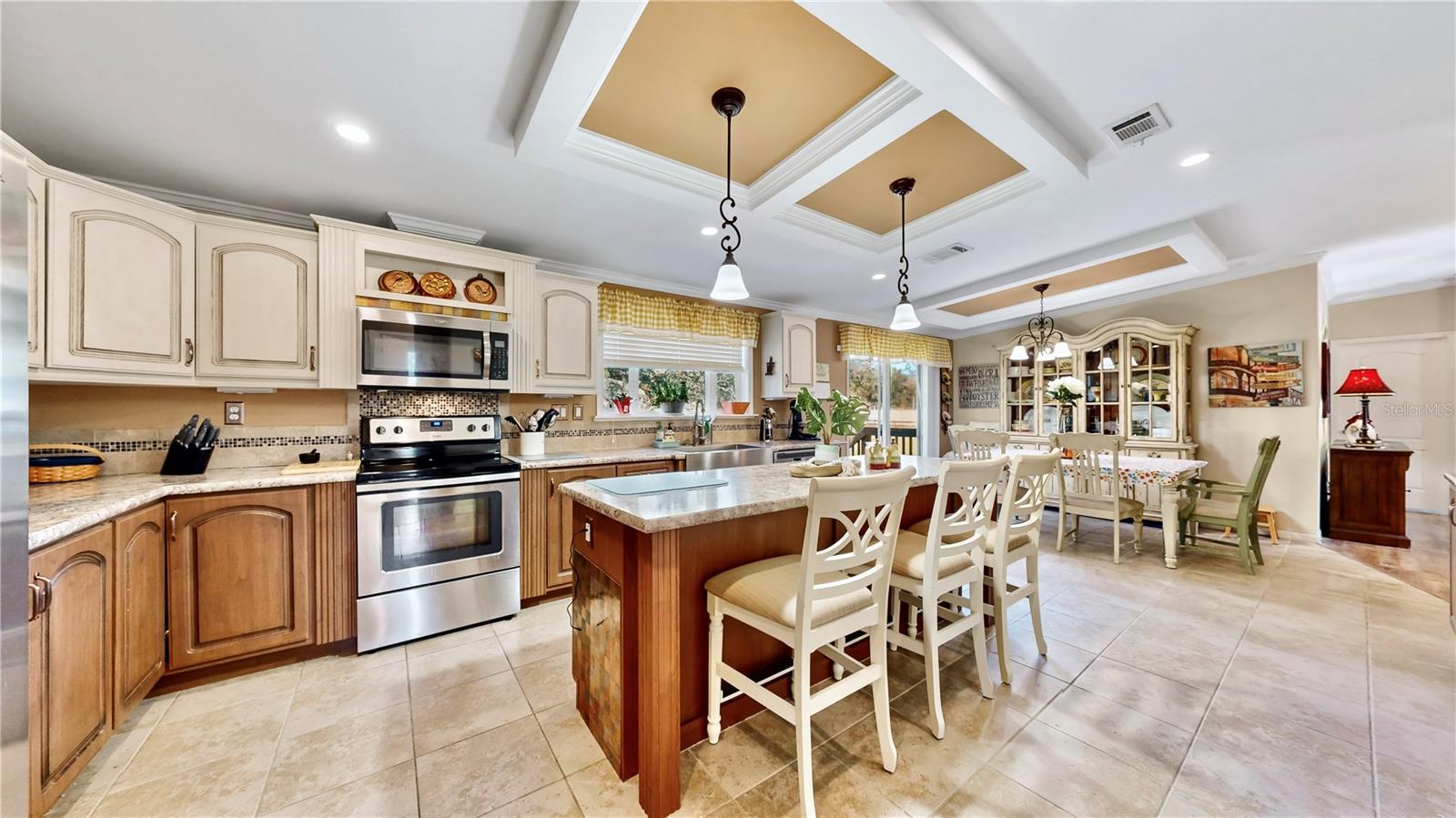 3735 AUTUMN PALM DR photo 5
