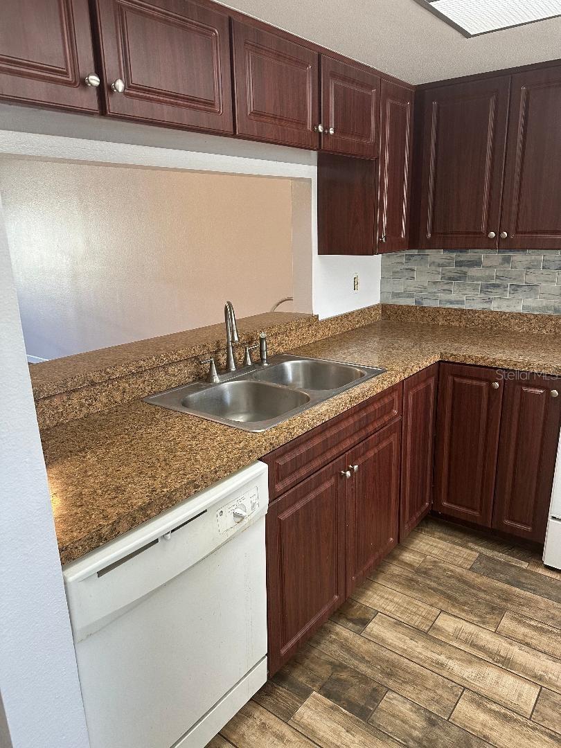 3411 TEESIDE DR #3411 photo 4