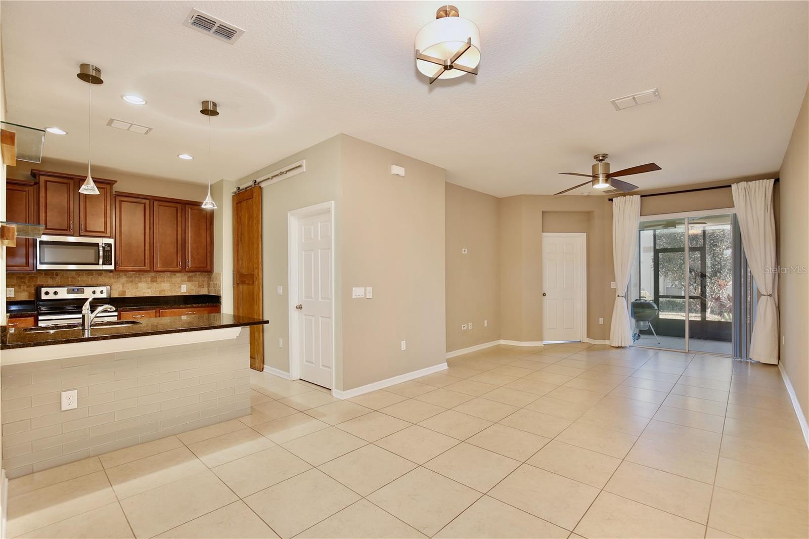 13530 FOUNTAINBLEAU DR photo 3