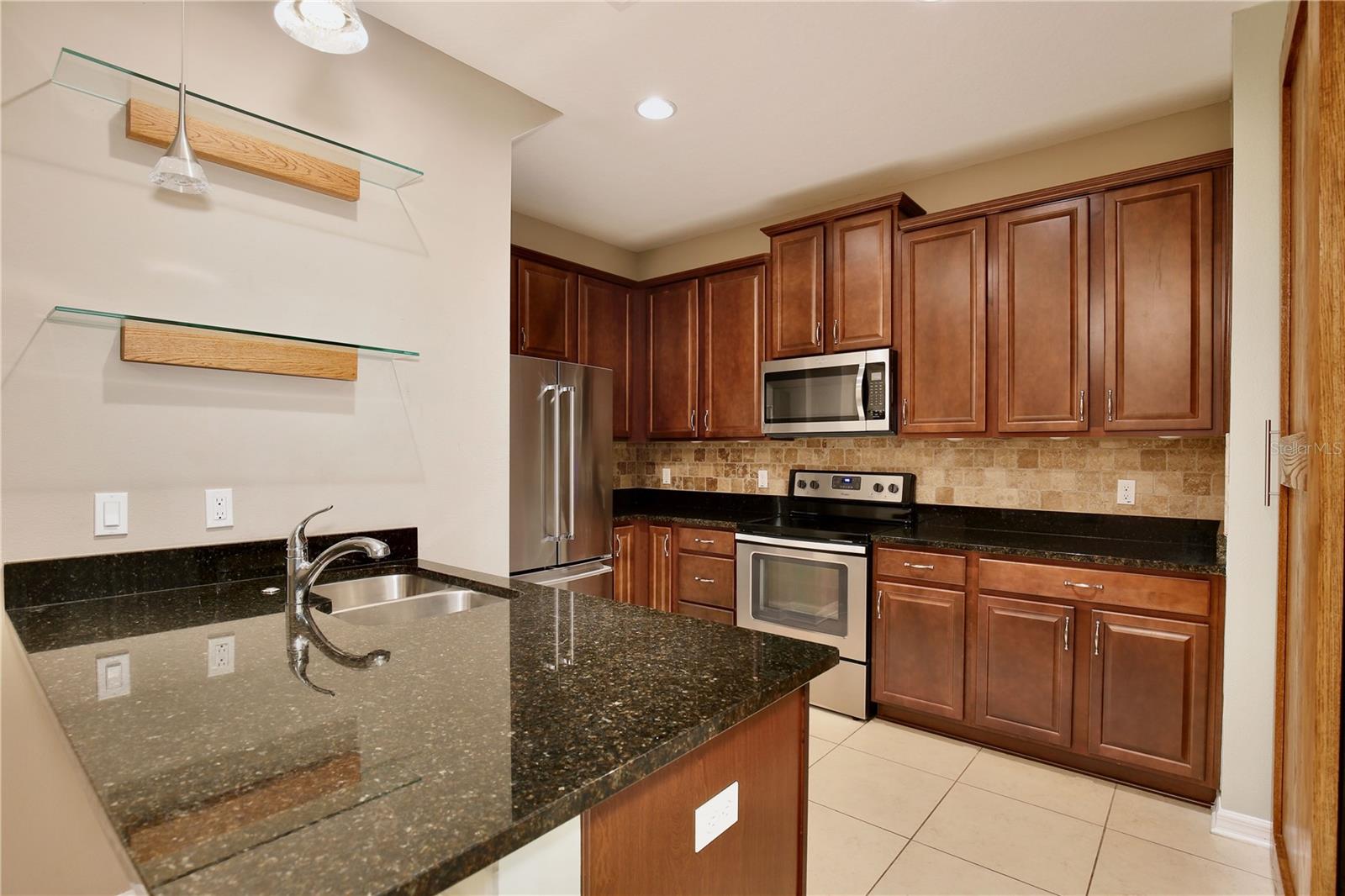 13530 FOUNTAINBLEAU DR photo 5