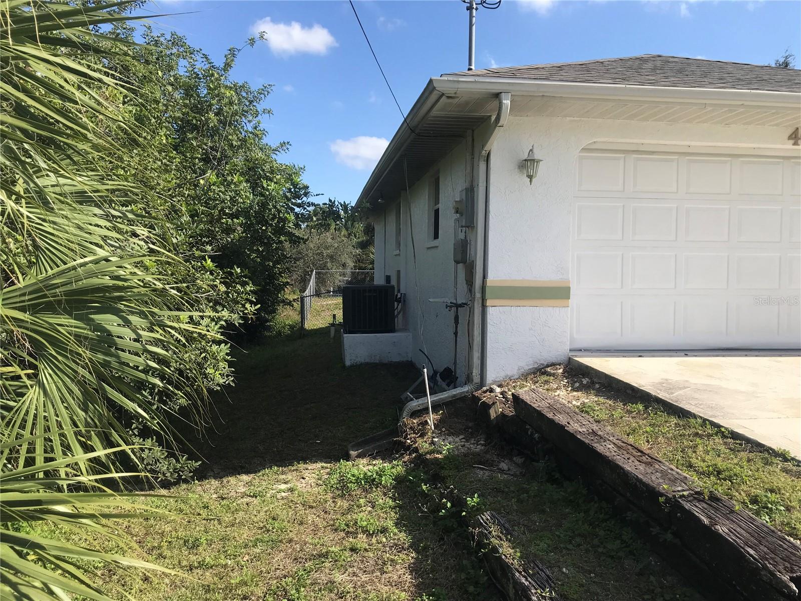402 LOMOND DR photo 4