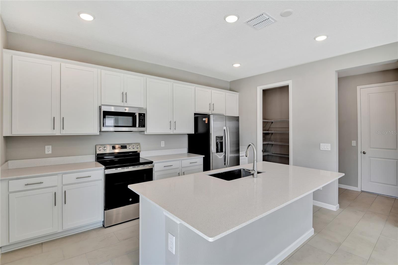 560 SUMMIT RIVER DR photo 2