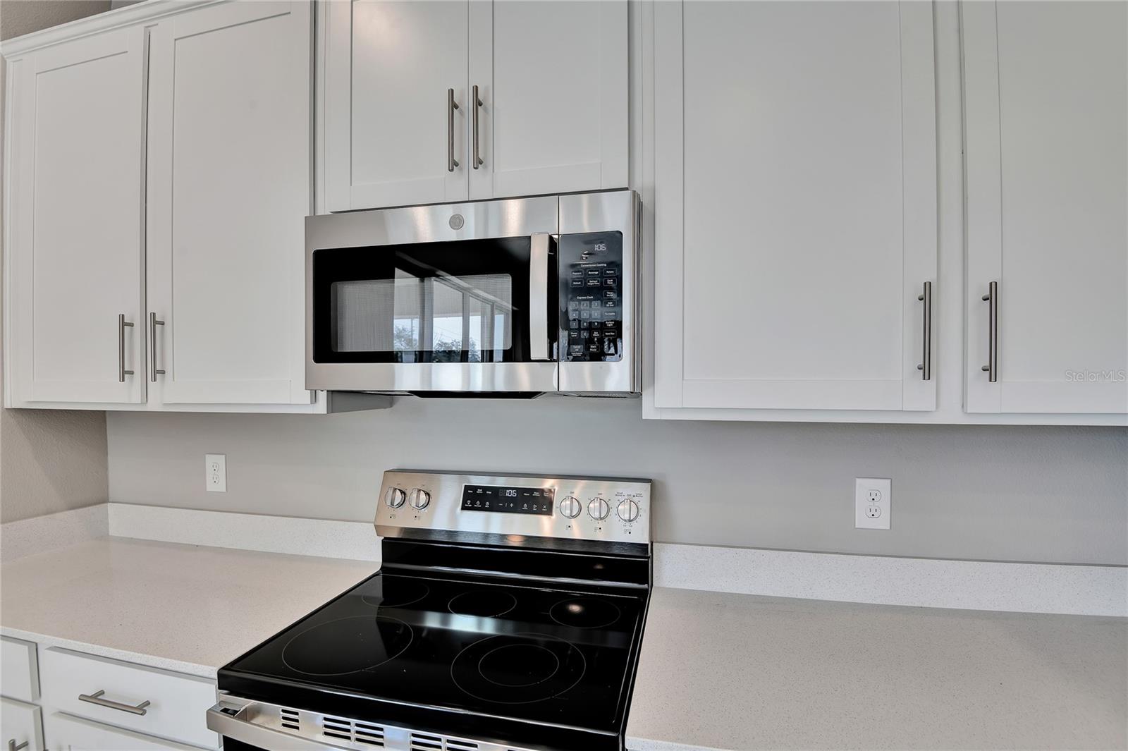 560 SUMMIT RIVER DR photo 3