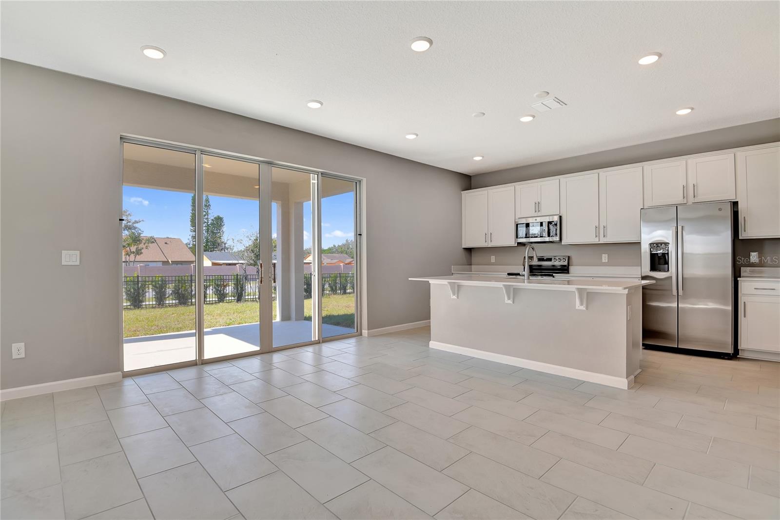 560 SUMMIT RIVER DR photo 4
