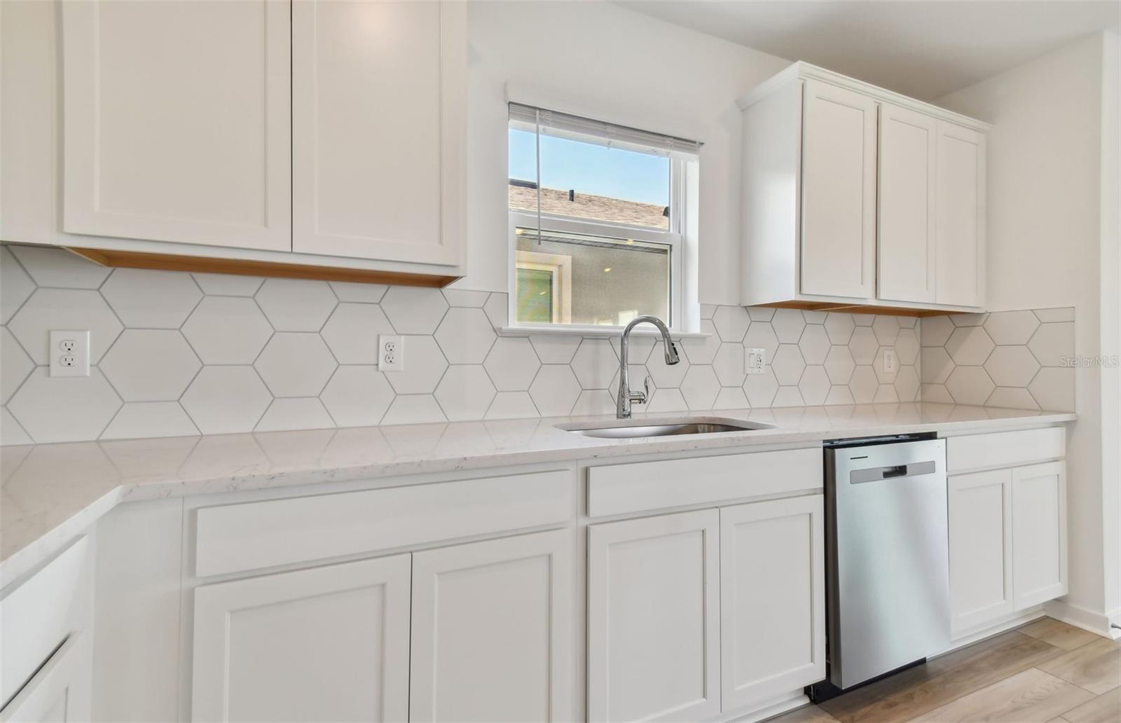 1142 KISTNA DR photo 4
