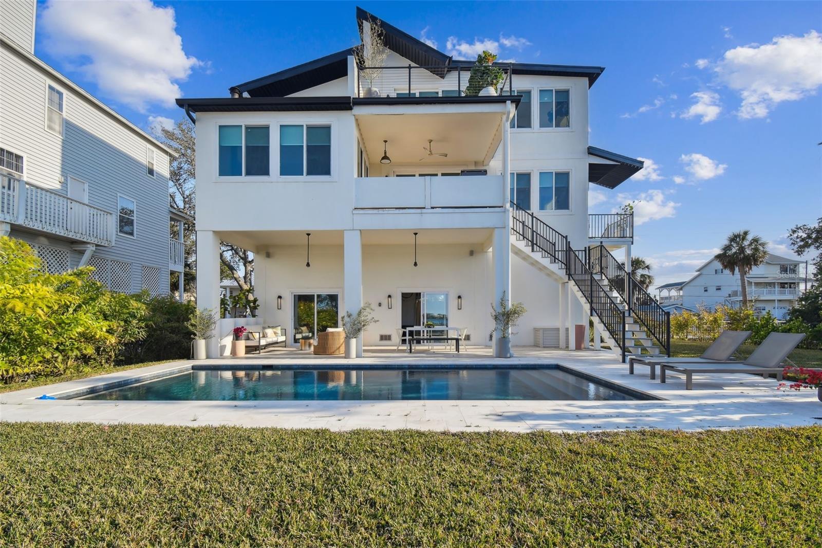 1640 SEA BREEZE DR photo 4