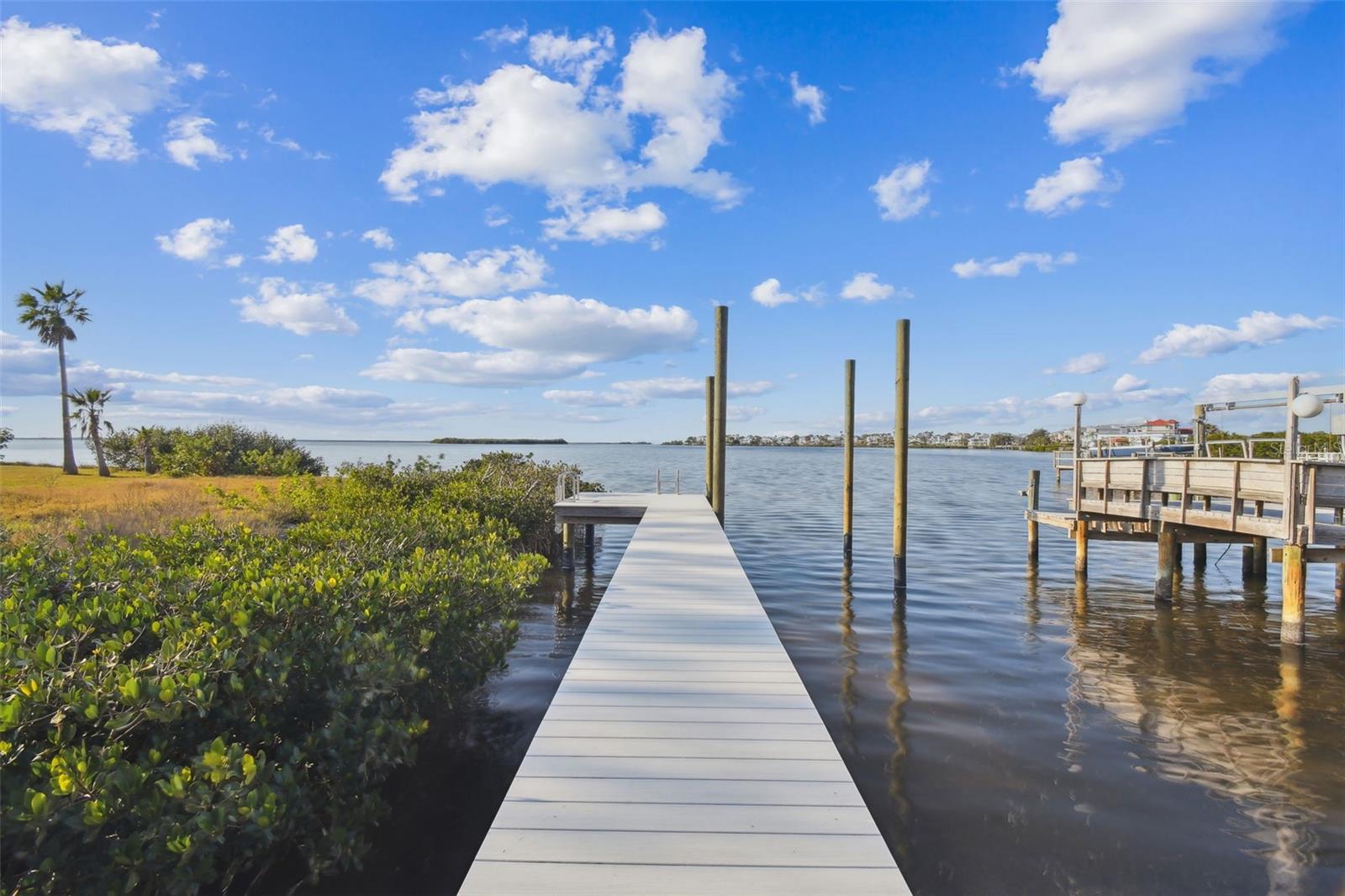 1640 SEA BREEZE DR photo 2