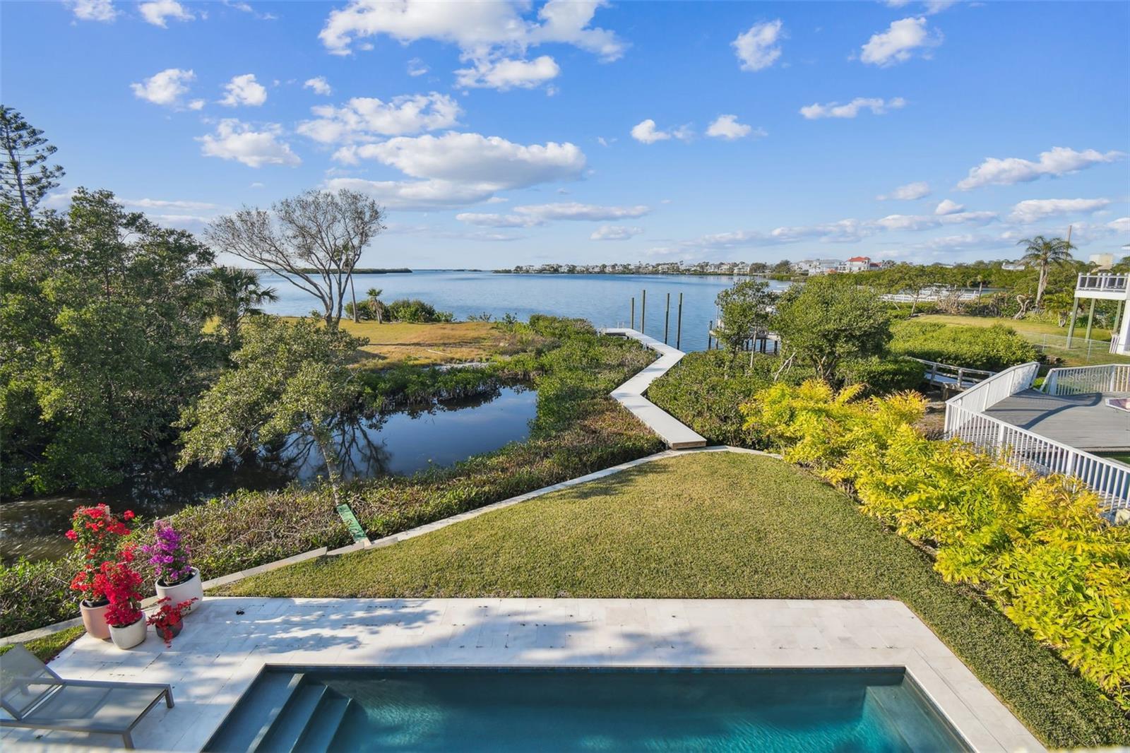 1640 SEA BREEZE DR photo 3