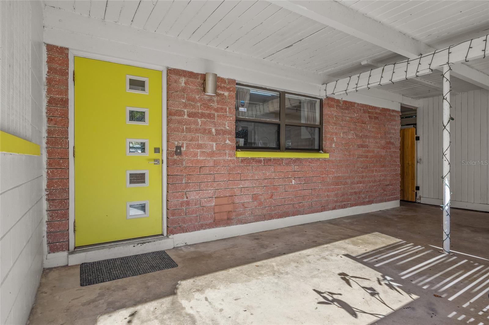 1122 NE 20TH PL photo 4