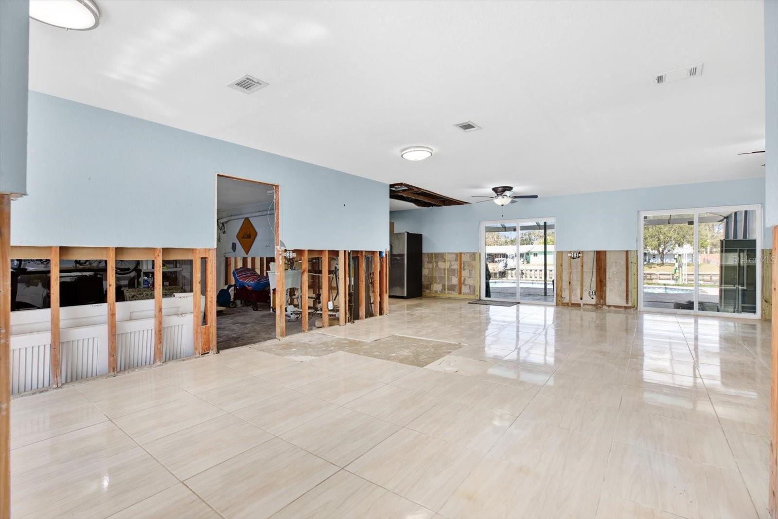 8421 FLAGSTONE DR photo 2