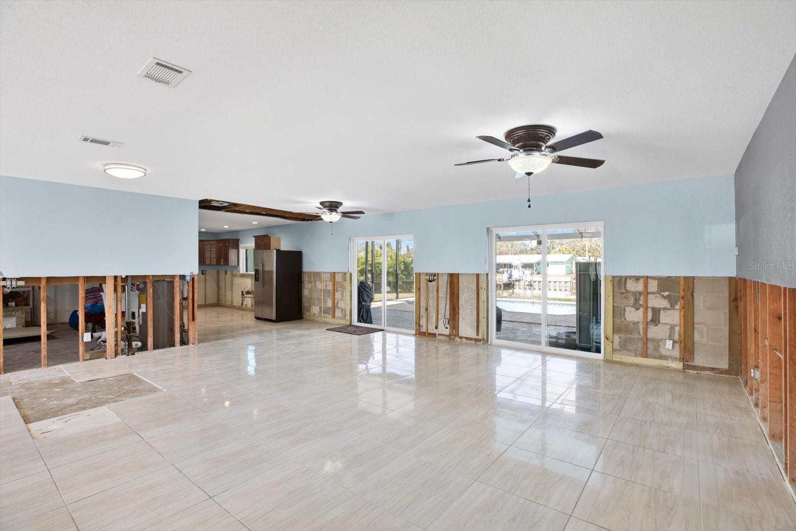 8421 FLAGSTONE DR photo 3