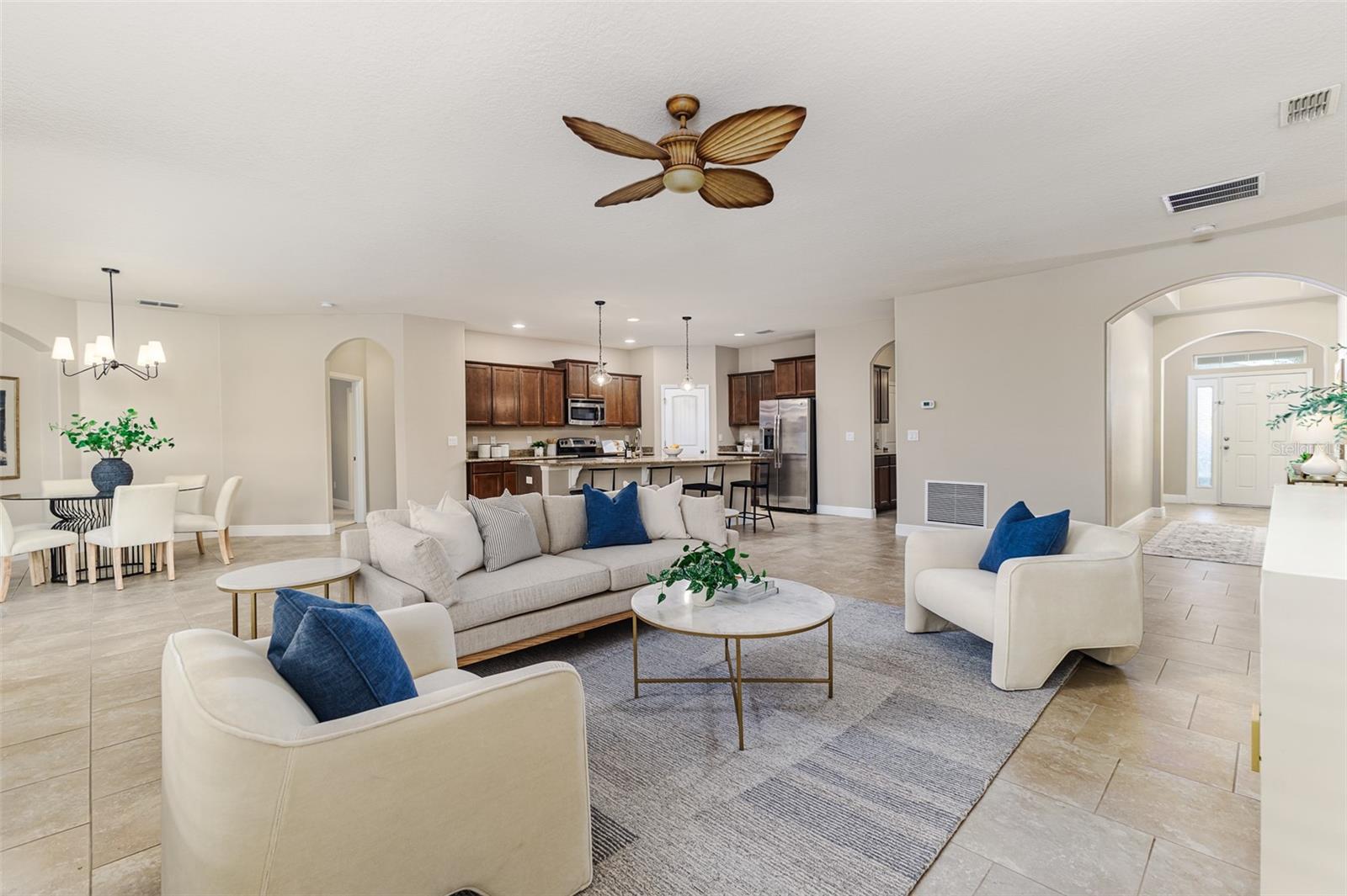 452 PALASTRO AVE photo 4