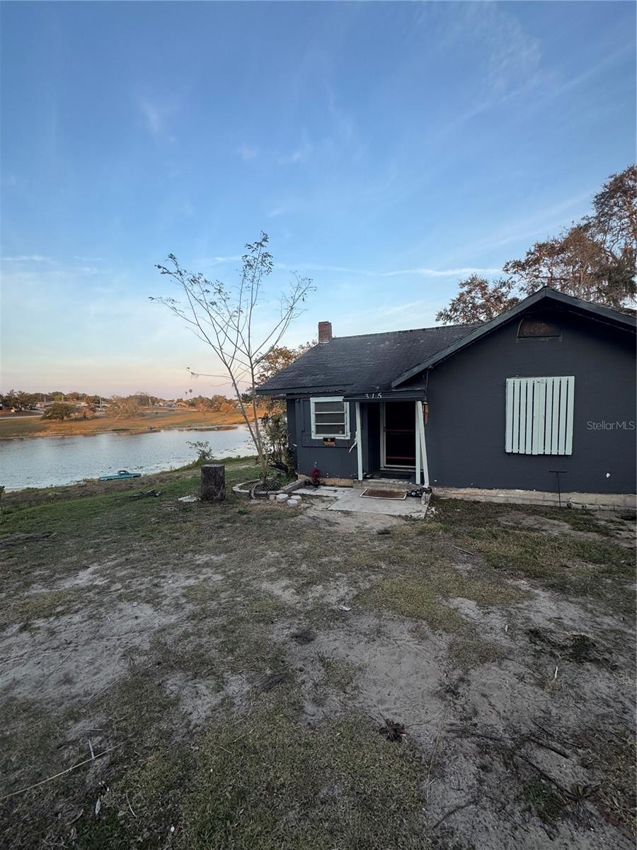310 LAKE AVE photo 2