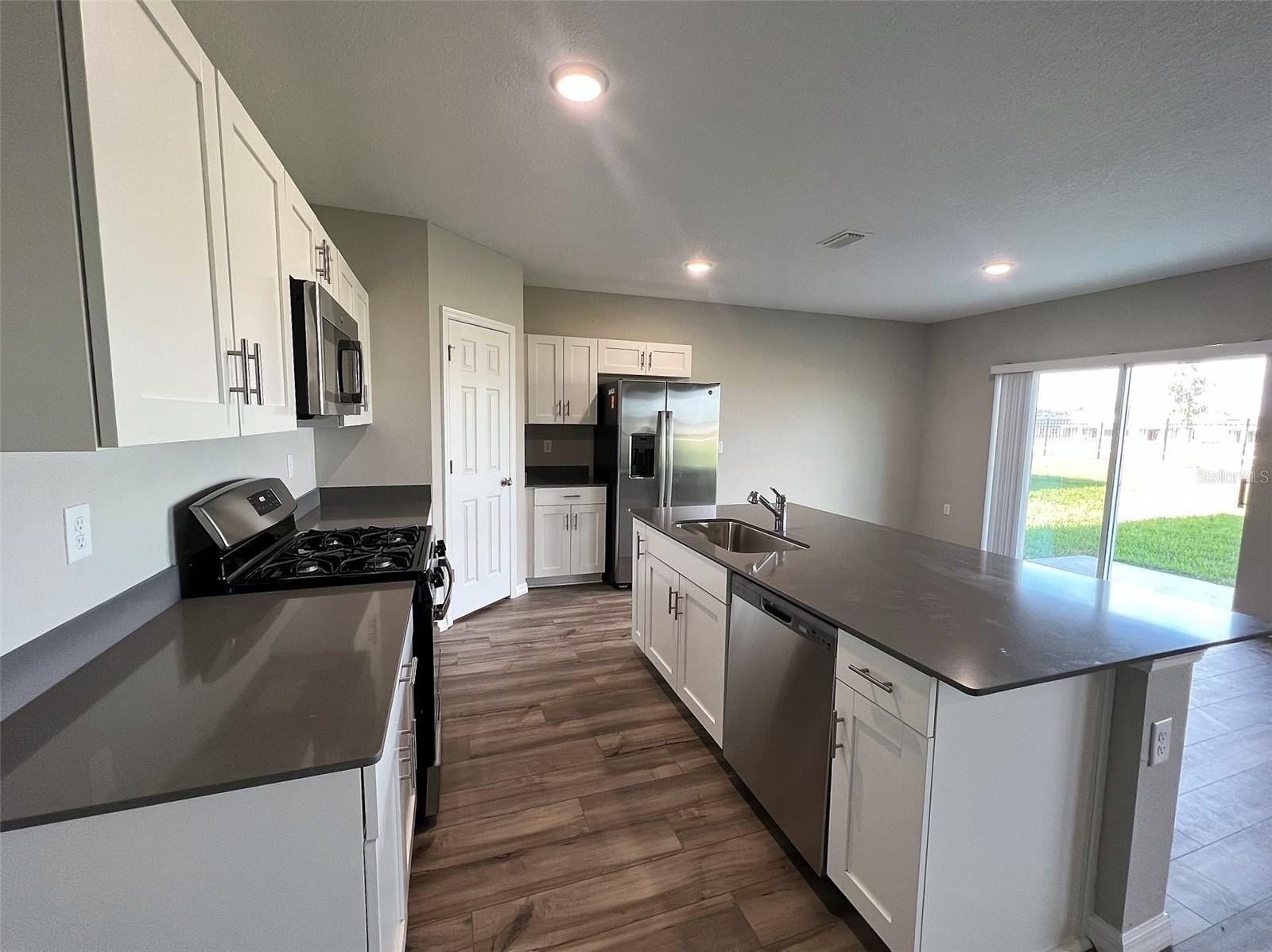 5432 SUMMER SUNSET DR photo 4