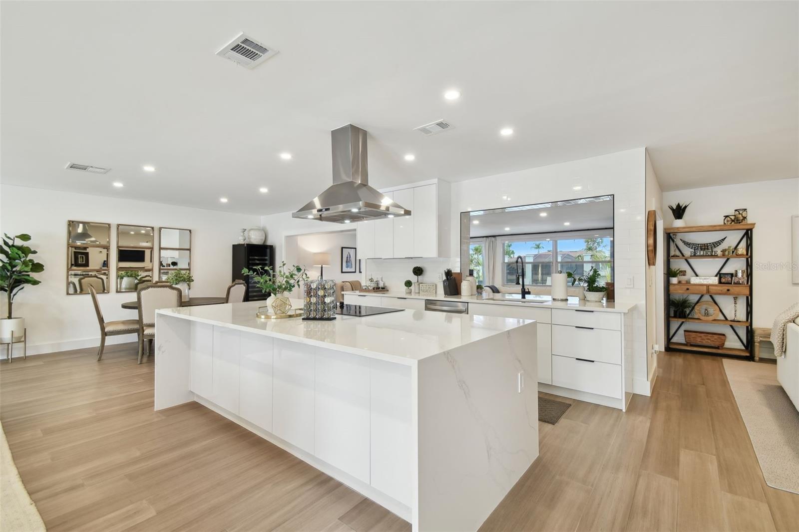 3934 DORAL DR photo 5