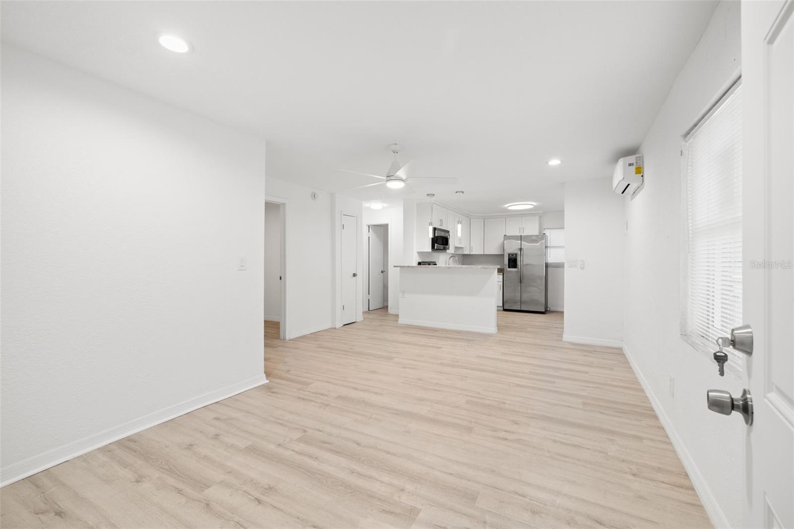 9404 N MULBERRY photo 2